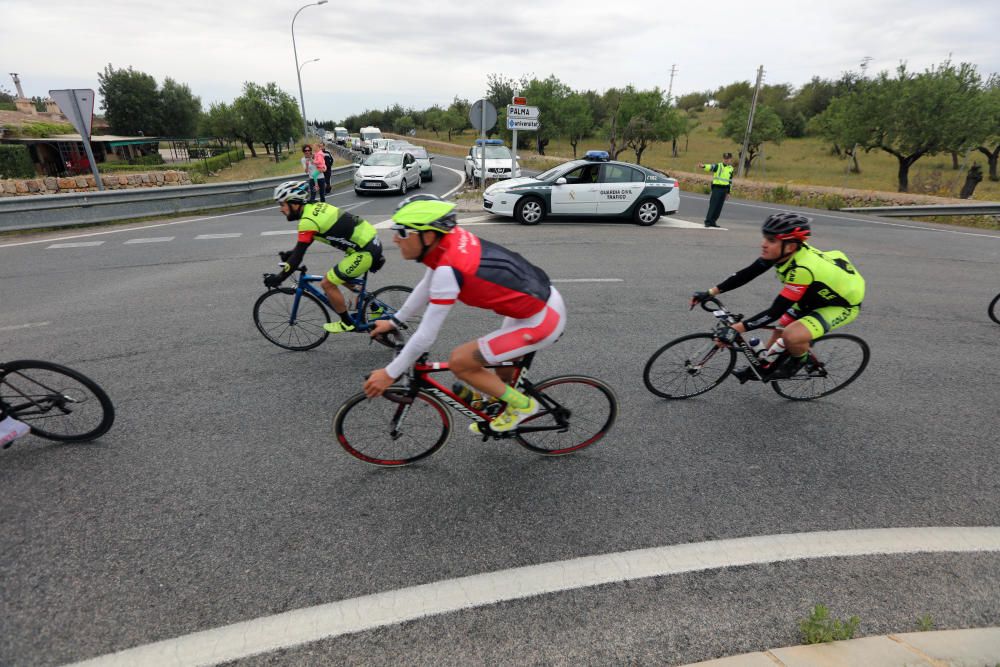 Colapso en las carreteras por la carrera ciclista