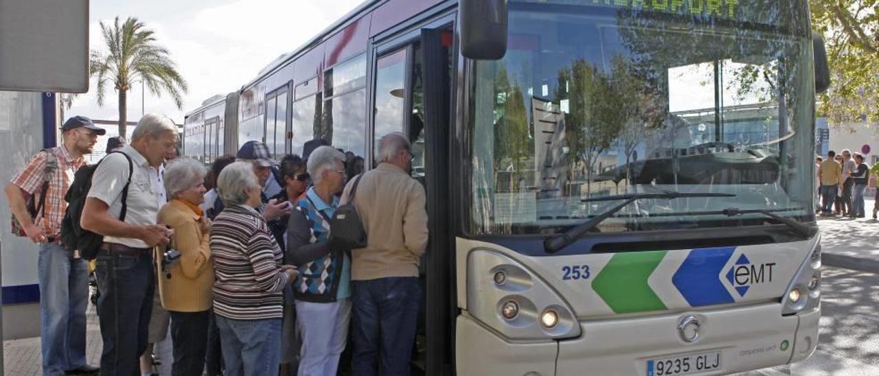 La subida del bus de la EMT al aeropuerto ha sentado mal a algunos cargos del Pacto, al menos fuera de Cort.