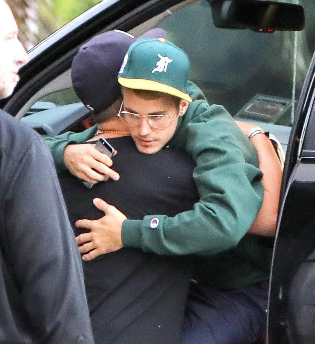 Justin Bieber abrazo