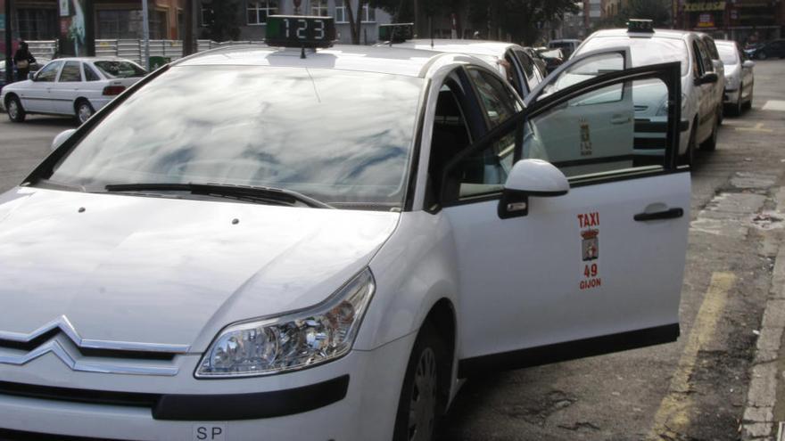 Los taxistas gijoneses activan el cobro por adelantado para evitar &quot;simpas&quot;