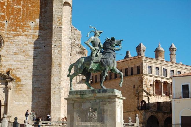 Estatua de Pizarro en la plaza de Trujillo