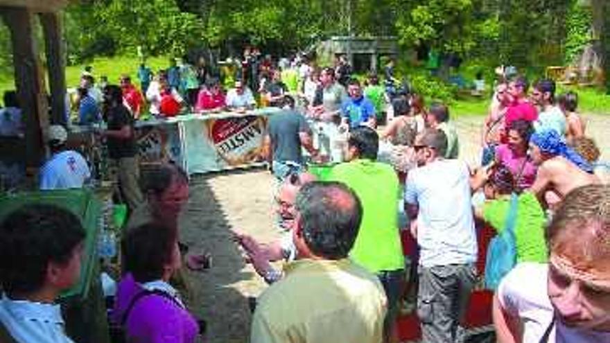 As actividades tiveron continuidade ó longo de toda a tarde no adro de Aldán. / gonzalo núñez