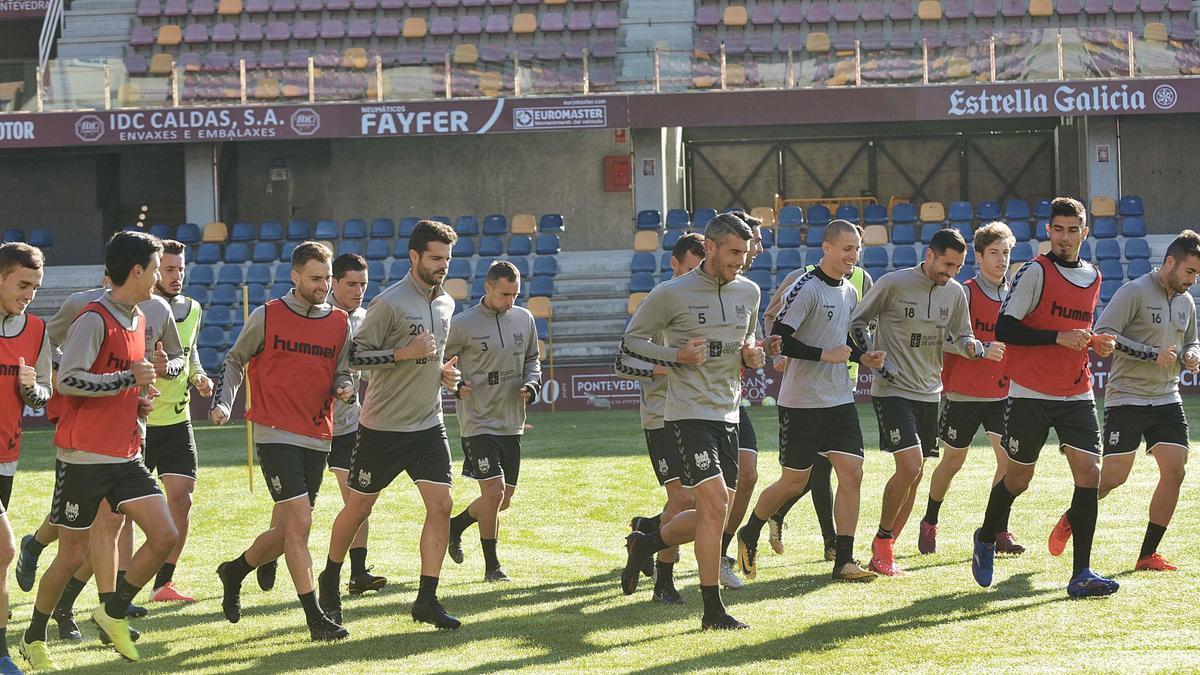 El equipo de Jesús Ramos en un entrenamiento esta semana en Pasarón.