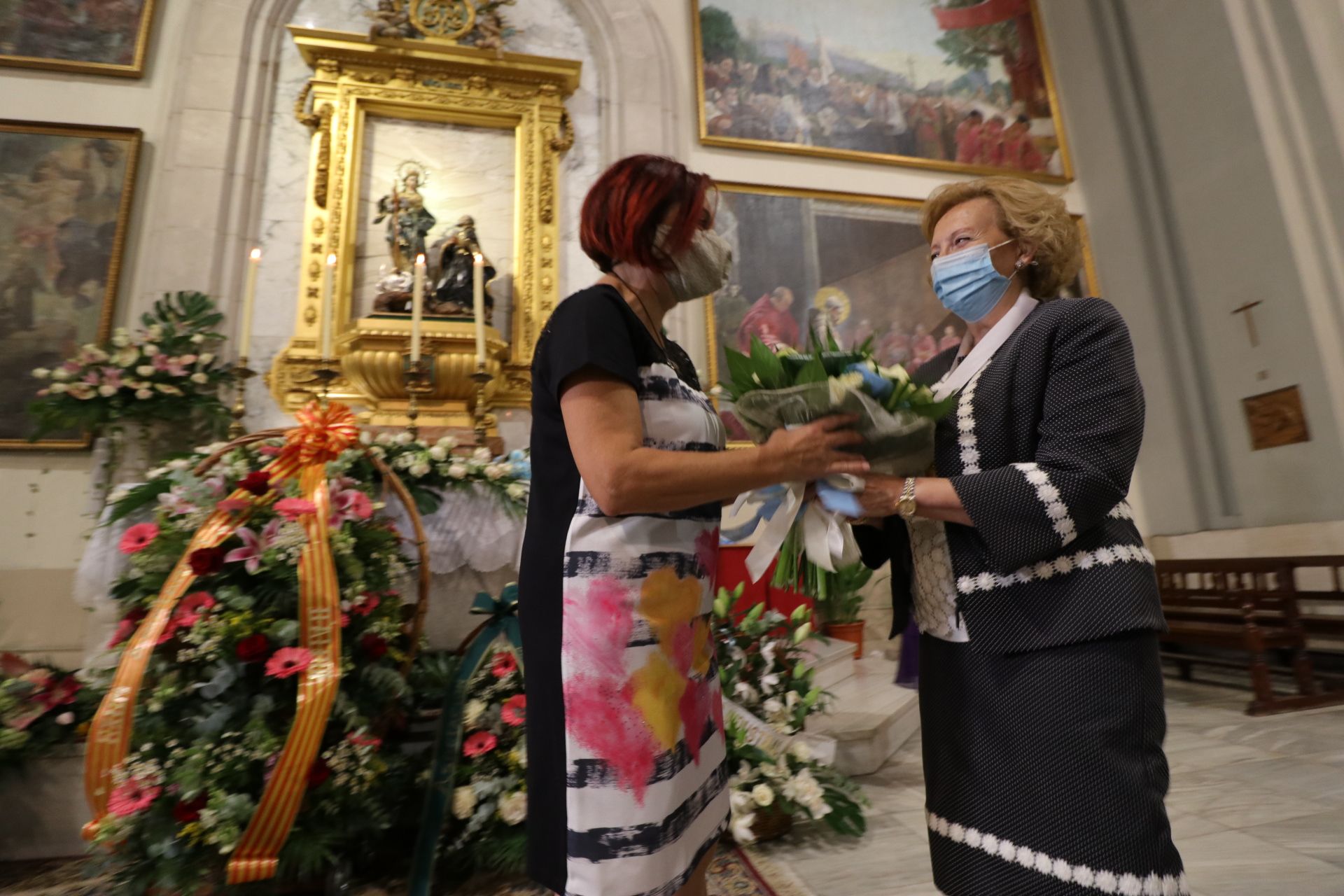 Ofrenda floral a la Virgen de los Lirios de Alcoy