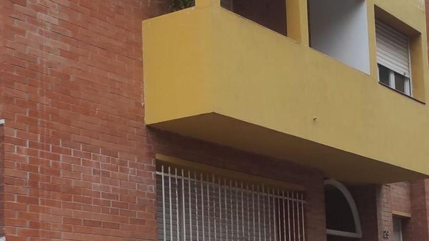 Una comunitat de veïns de Figueres instal·la càmeres per frenar les ocupacions