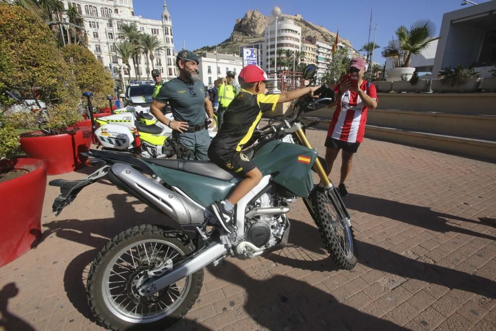 Un momento de la jornada de puertas abiertas de la Guardia Civil.