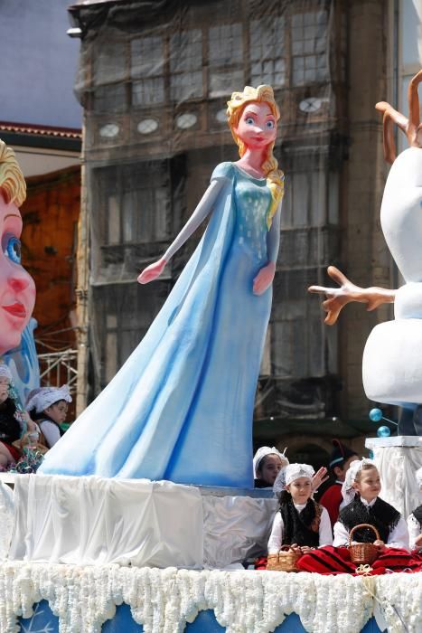 Pregón y desfile de carrozas en las fiestas del Bollo en Avilés