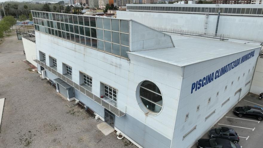 Oliva invierte 354.935,35 € de fondos propios en reformar los vestuarios de la piscina cubierta