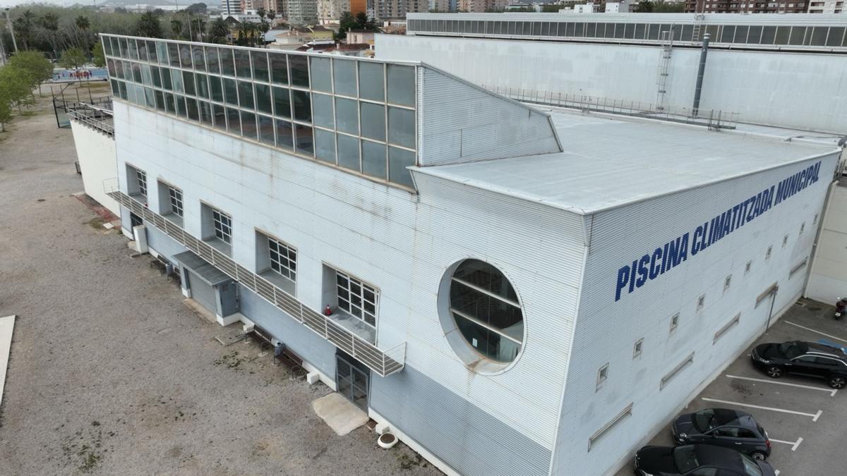 La piscina cubierta de Oliva, vista desde fuera