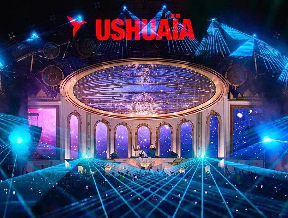 Los dj Dimitri Vegas & Like Mike sobre el escenario al aire libre de Ushuaïa Ibiza. | TNL