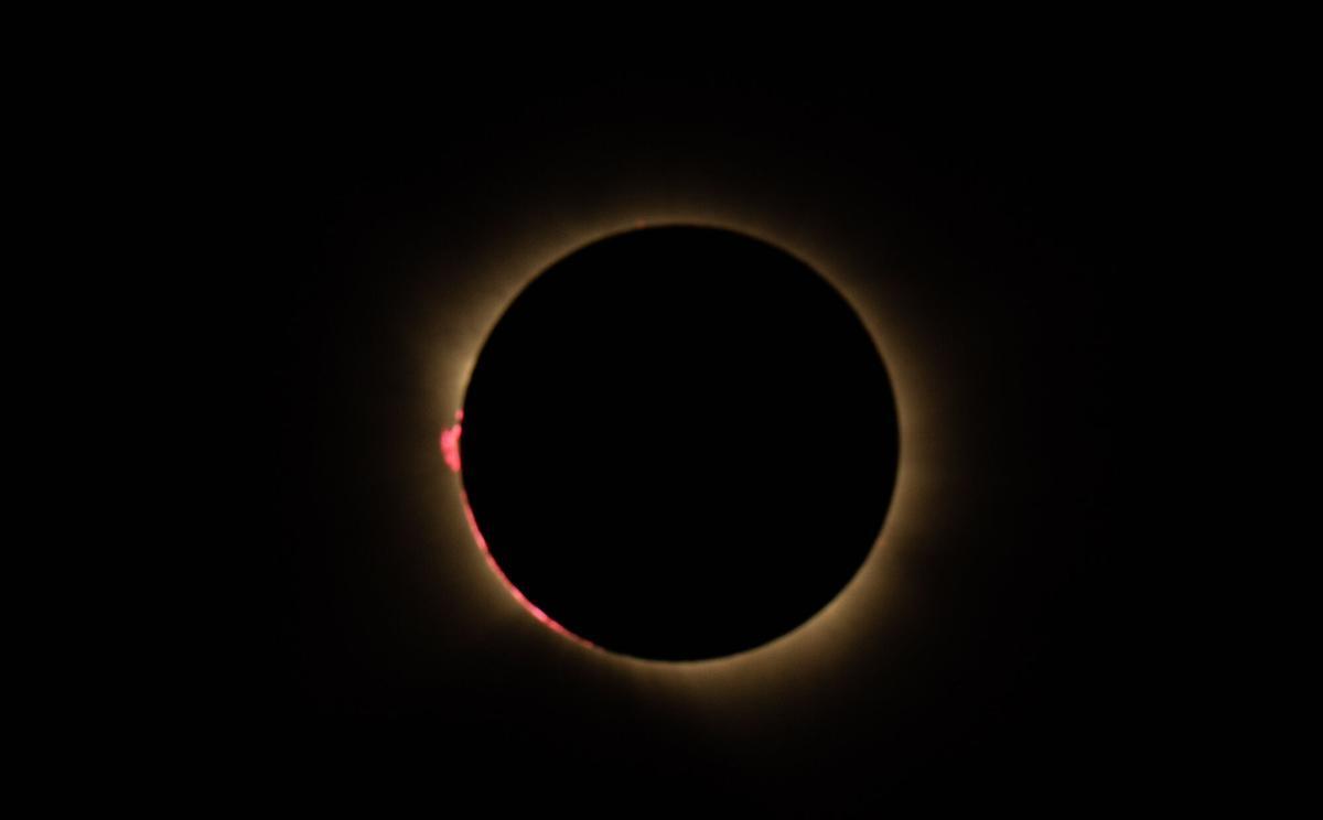 Cientos de curiosos se acercaron a ver un evento astronómico único en Punta Herminia Cientos de curiosos se acercaron a ver un evento astronómico único en Punta Herminia