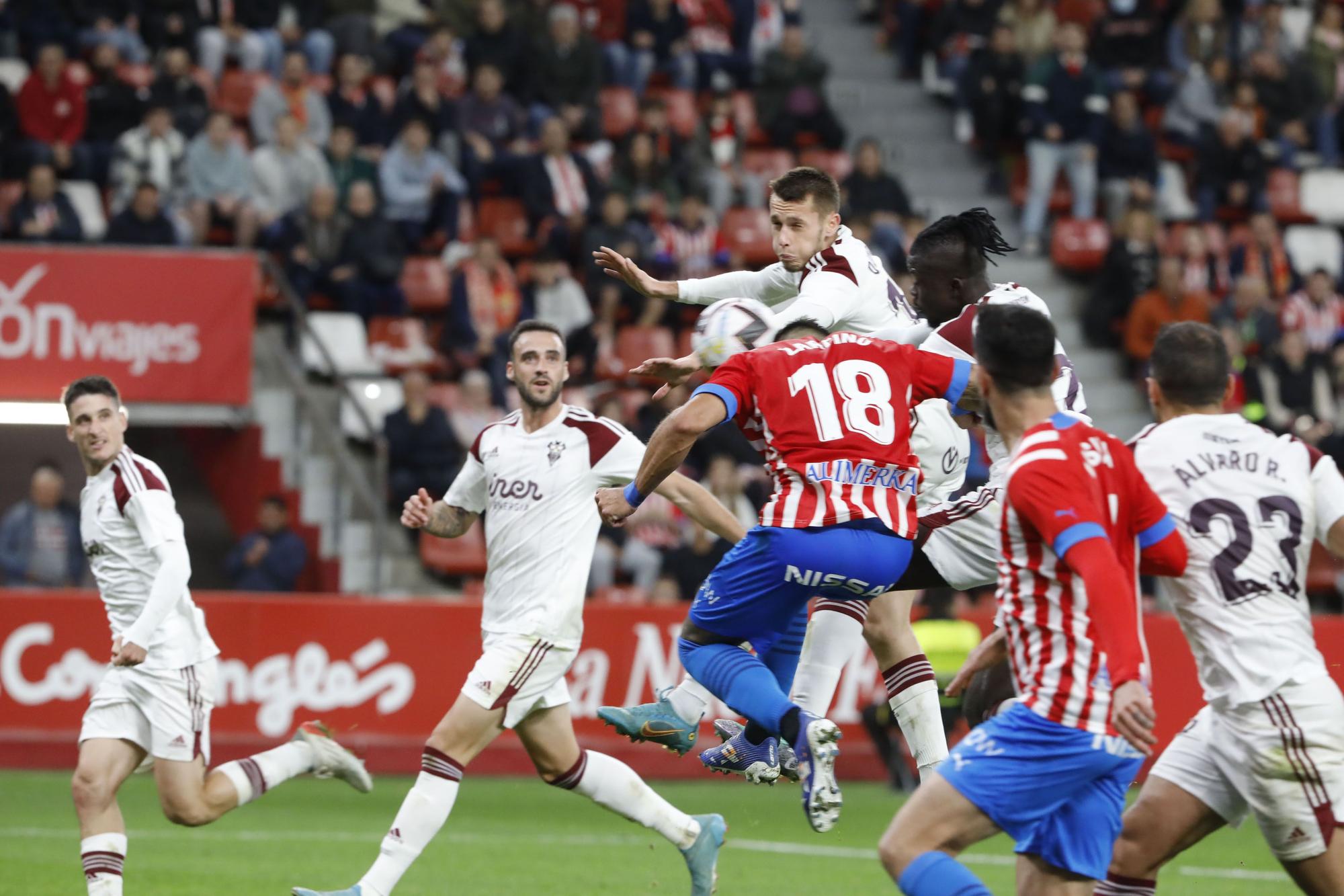 En imágenes: así fue el duelo entre Sporting y Albacete en El Molinón