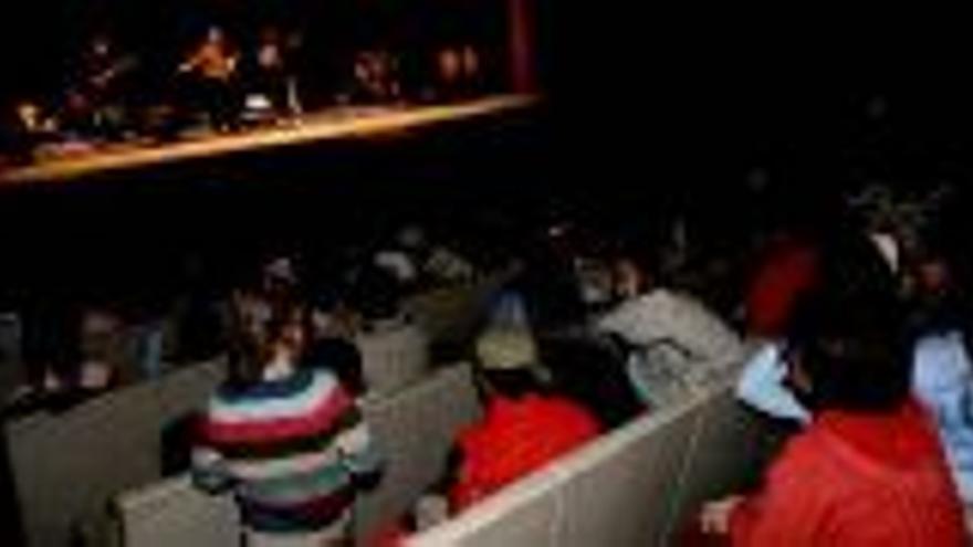 Novecientos escolares acuden al Gran Teatro