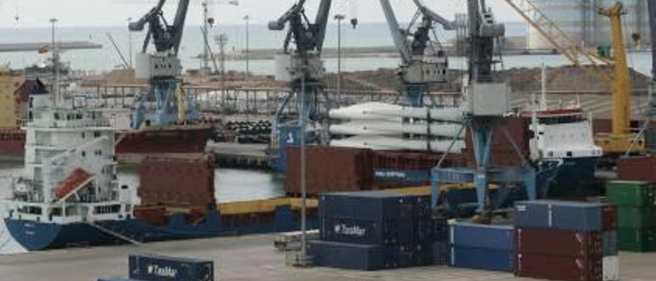 El tripartito insta a cerrar el puerto de Sagunt a  la OTAN ante  la llegada de  2.000 militares