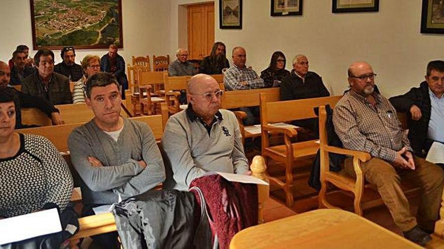 Representantes municipales de pueblos ribereños del Órbigo en Santa Cristina.