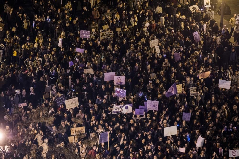 Masiva manifestación en el Día de la Mujer en València