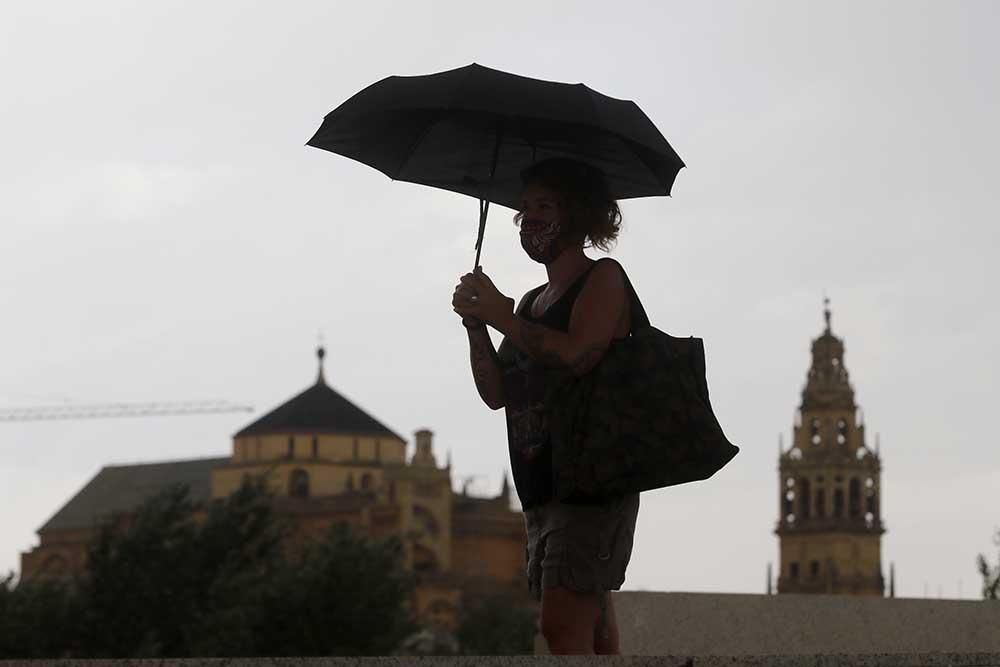 Mañana de lluvia, viento y bochorno en Córdoba