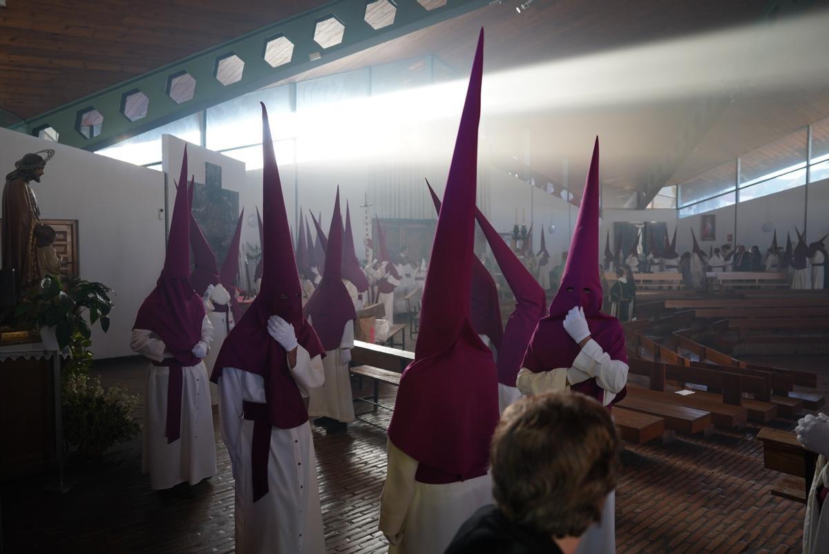 La salida del Cristo de las Lágrimas, en imágenes
