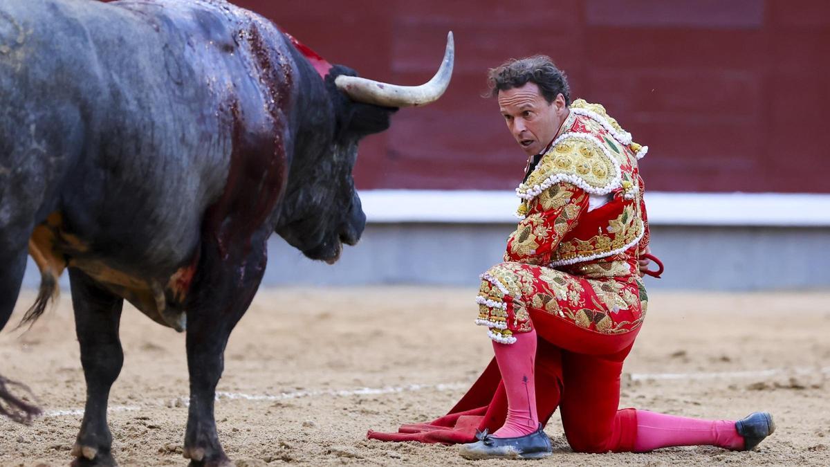 Antonio Ferrera en una de sus faenas, este miércoles, en la plaza de toros de Las Ventas.