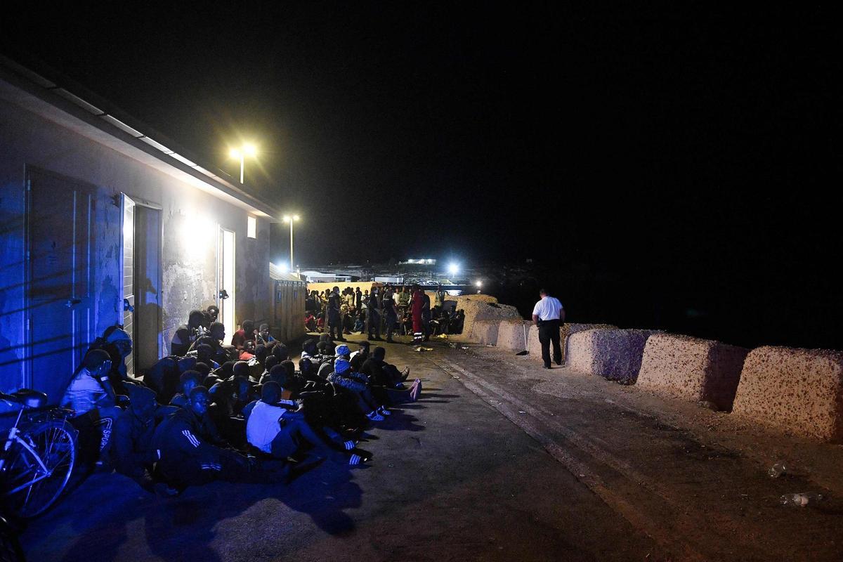 Lampedusa, colapsada tras la llegada de 6.000 inmigrantes en 24 horas.