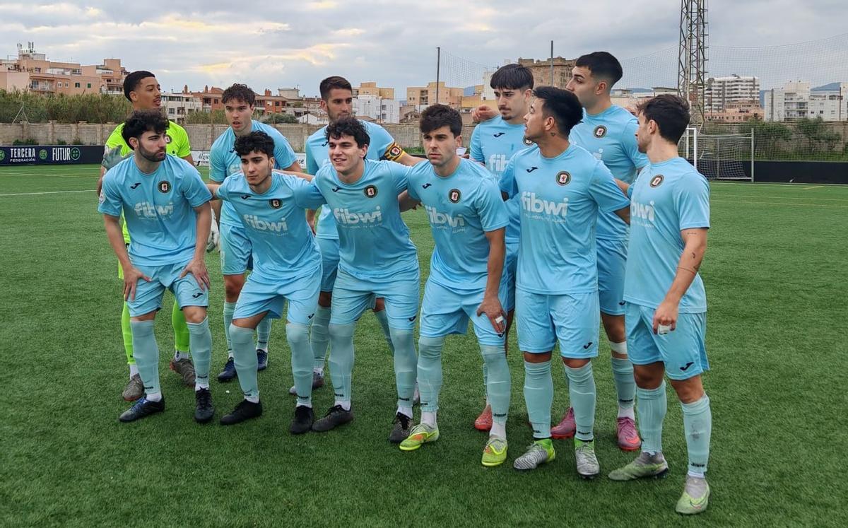 Los jugadores del Llosetense posan para la foto de equipo.
