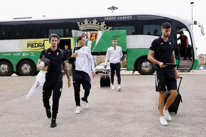 La llegada de los jugadores tras el aplazamiento del Almería-Córdoba CF, en imágenes