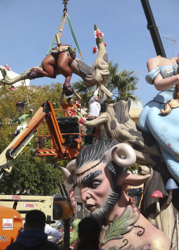 La Falla de la Plaza Rodrigo del Port de Sagunt toma forma