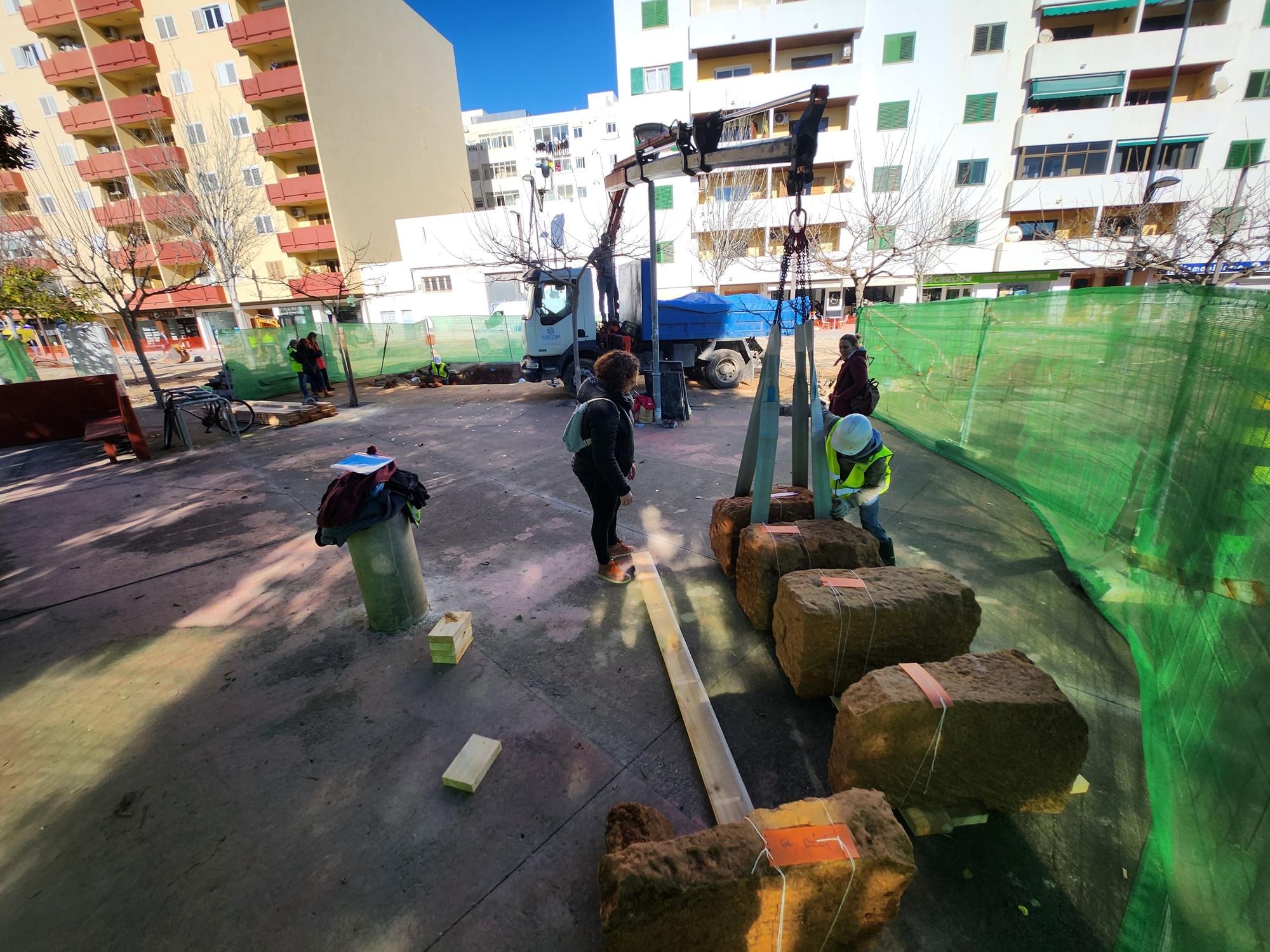 Arqueología en Ibiza: traslado piedra a piedra del mausoleo romano de Isidor Macabich