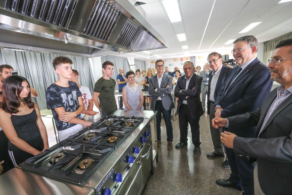 El presidente de la Generalitat Ximo Puig ha visitado los dos centros educativos de Los Montesinos