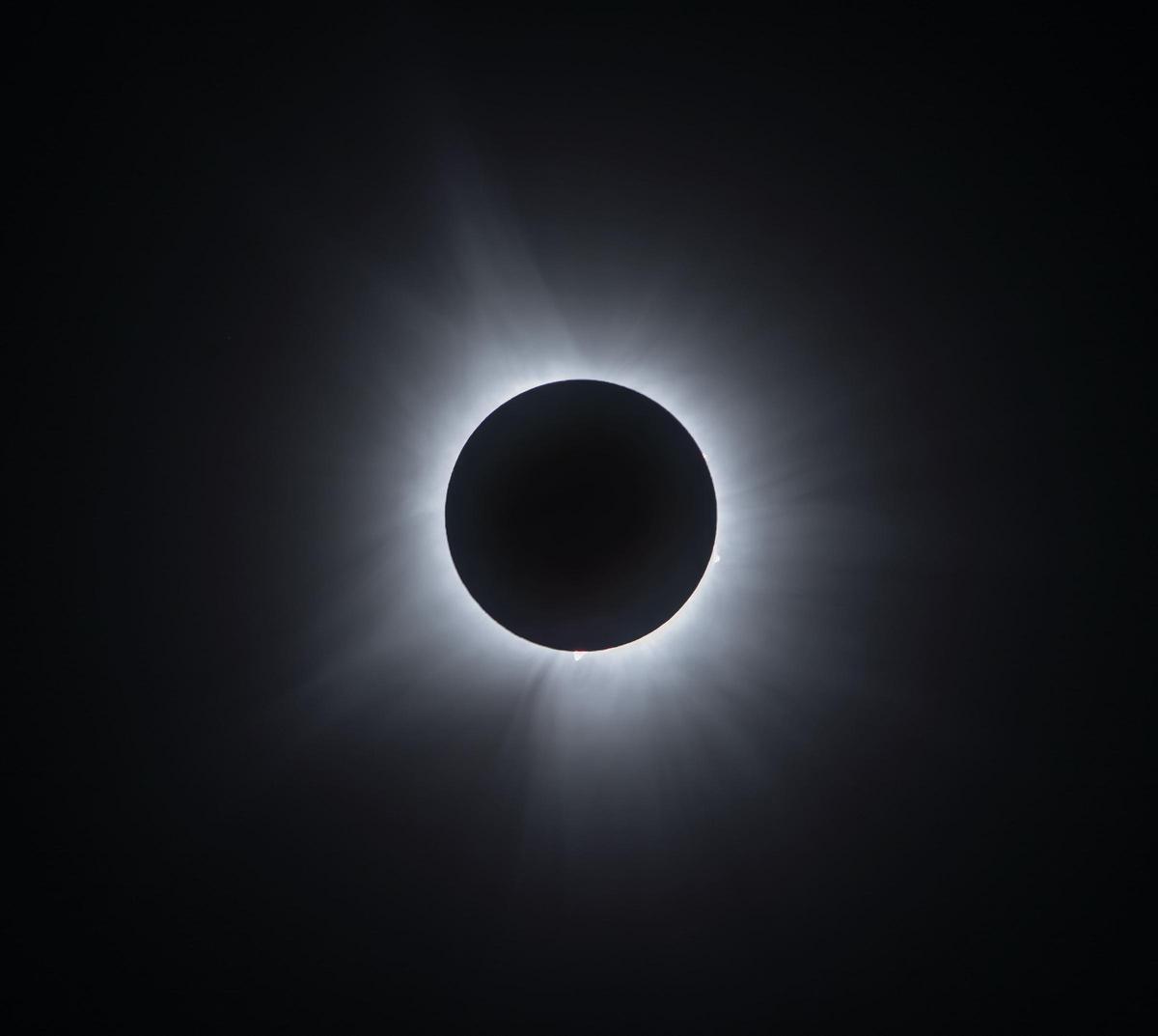 Fase de totaidad de un eclipse total en Arkansas (EE.UU.) acontecido en abril de 2024.