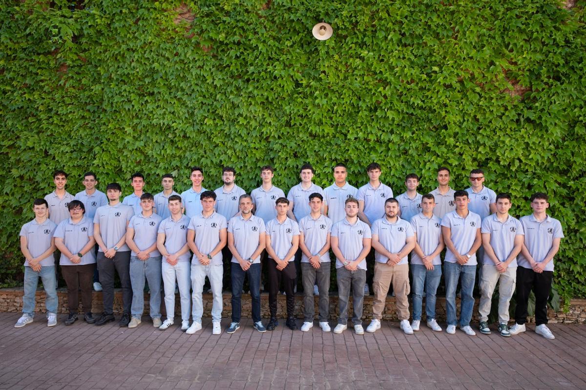 Foto de grupo de los Clavarios de la Divina Aurora de Benifaió.
