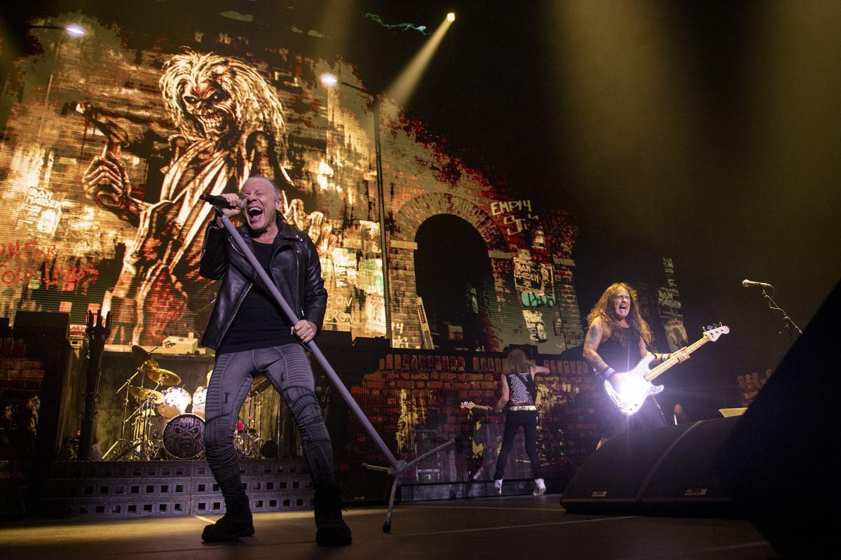La banda británica Iron Maiden durante un concierto.