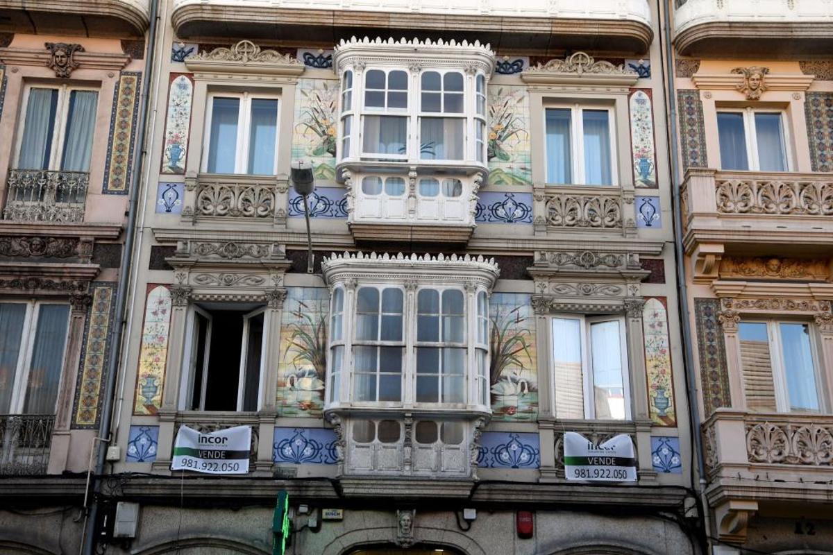 El azulejo, una rareza en la ciudad de cristal