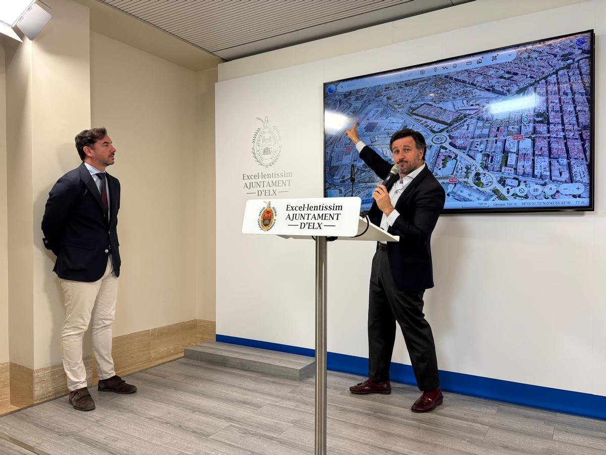 El alcalde de Elche destacó la importancia del nuevo vial pero también de los dos nuevos acceso al centro comercial de L'Aljub