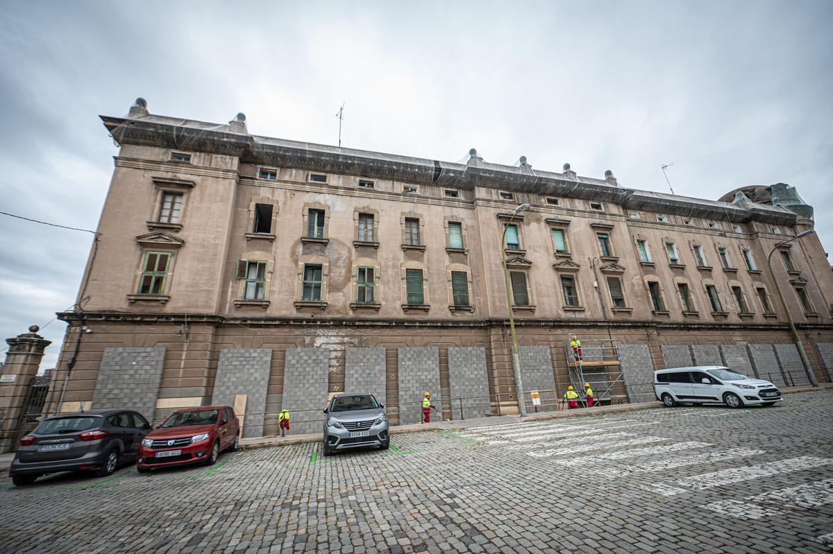 La antigua estación de mercancías de la Sagrera ya está vacía y tapiada