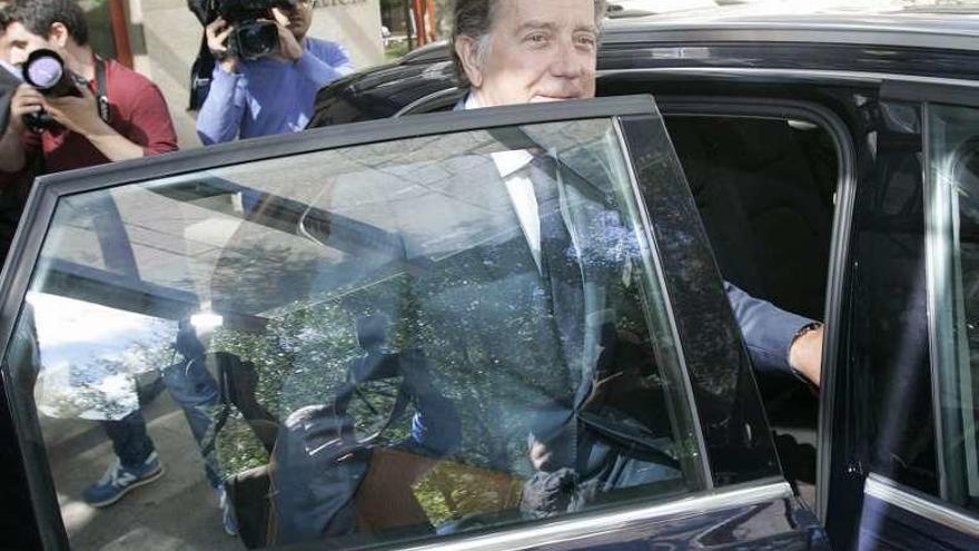 Méndez, tras salir de la comisión del Parlamento gallego. // Xoán Álvarez
