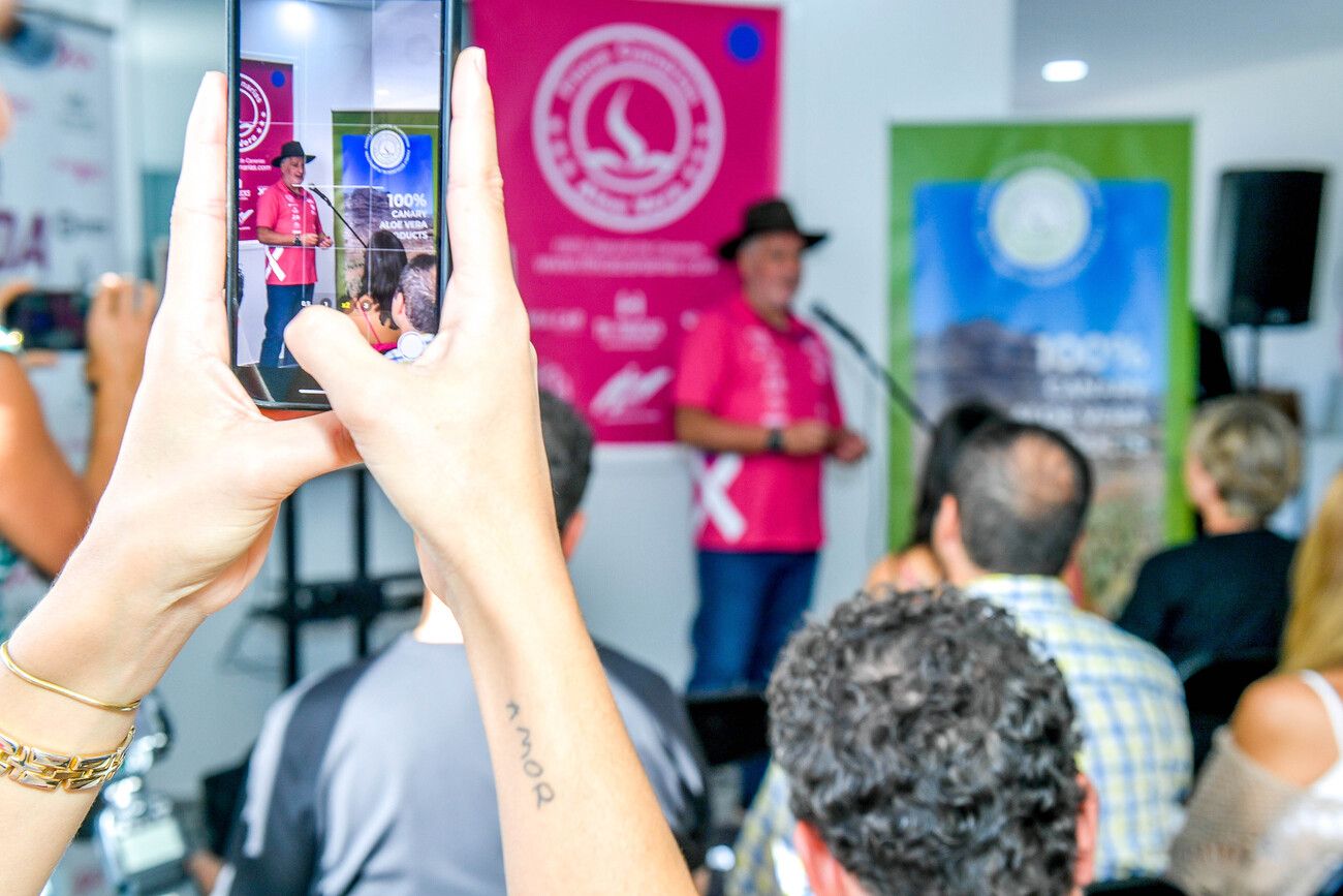 Presentación del 'Elefante Rosa' del 'Dakar por la Vida'