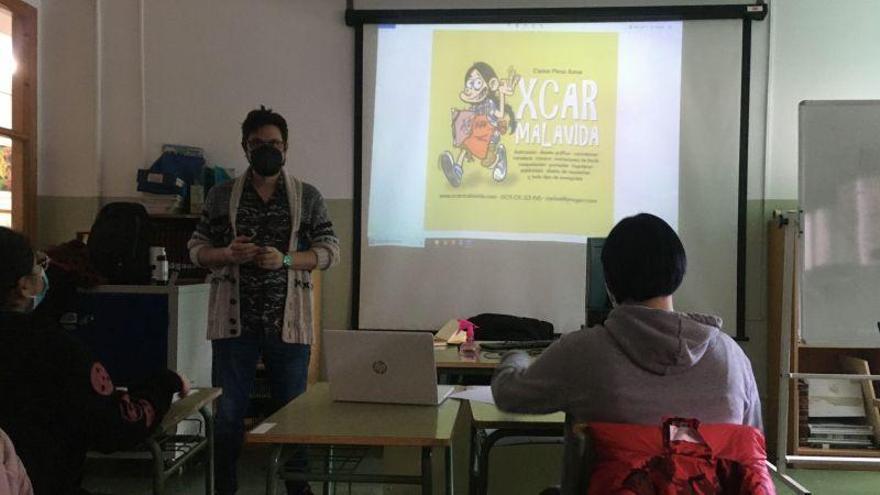 Estudiantes del IES Río Arba de Tauste aprenden a hacer cómics