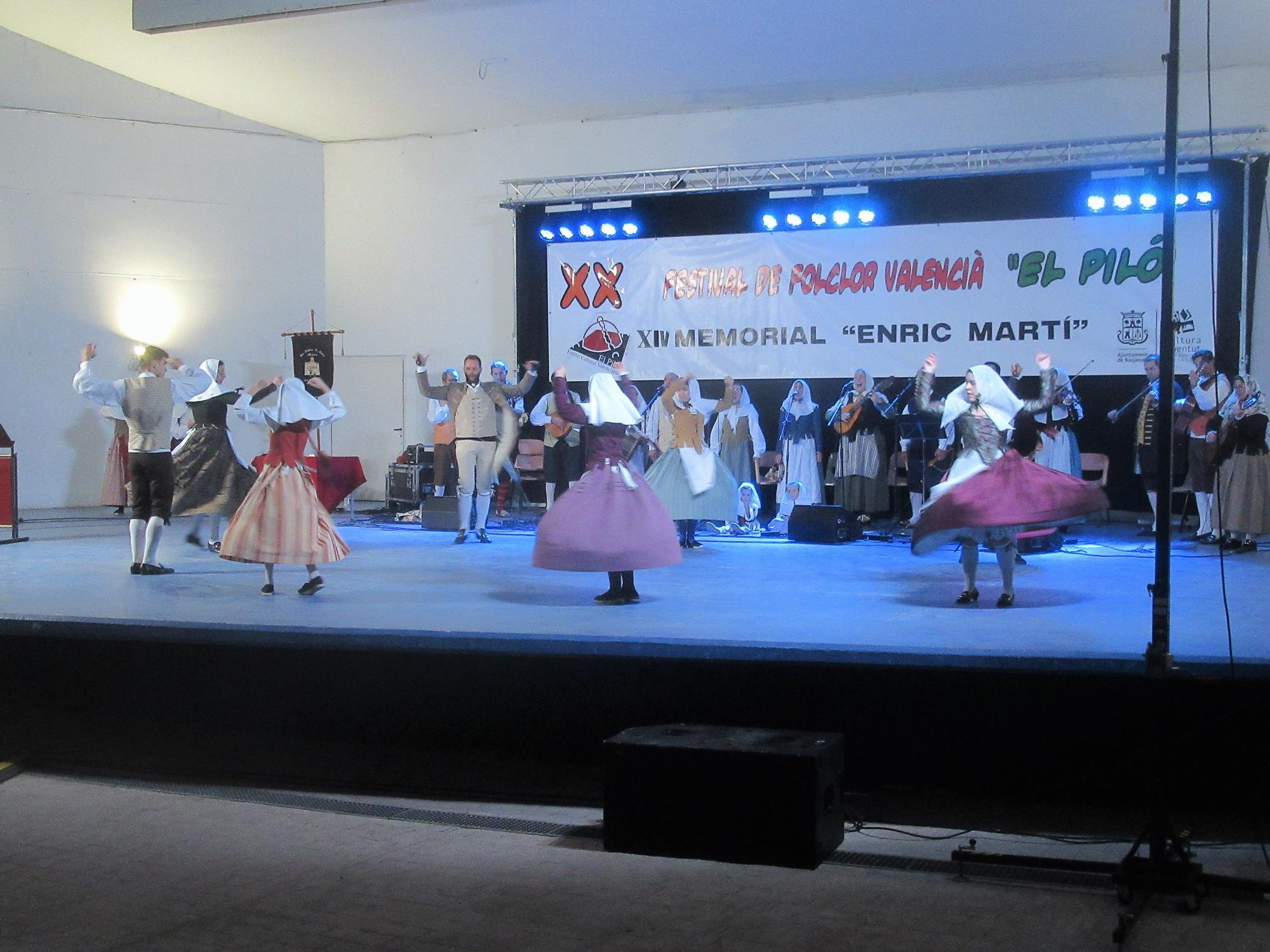 Actuació del Grup Folklòric Es Rebost de Maó en el festival.