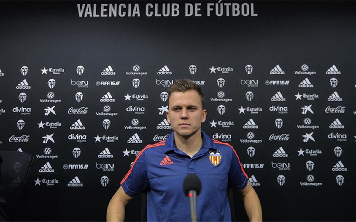 Cheryshev, en su primera rueda de prensa con el Valencia