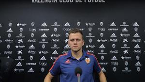 Cheryshev, en su primera rueda de prensa con el Valencia