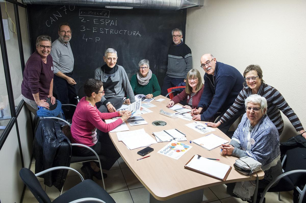 Barcelona 05.02.2018 Otros (más personas) Reunión de trabajo para el grupo denominado Can 70 que se prepara para vivir la vejez en un mismo complejo de viviendas que ellos mismos están diseñando. Fotografía de Jordi Cotrina