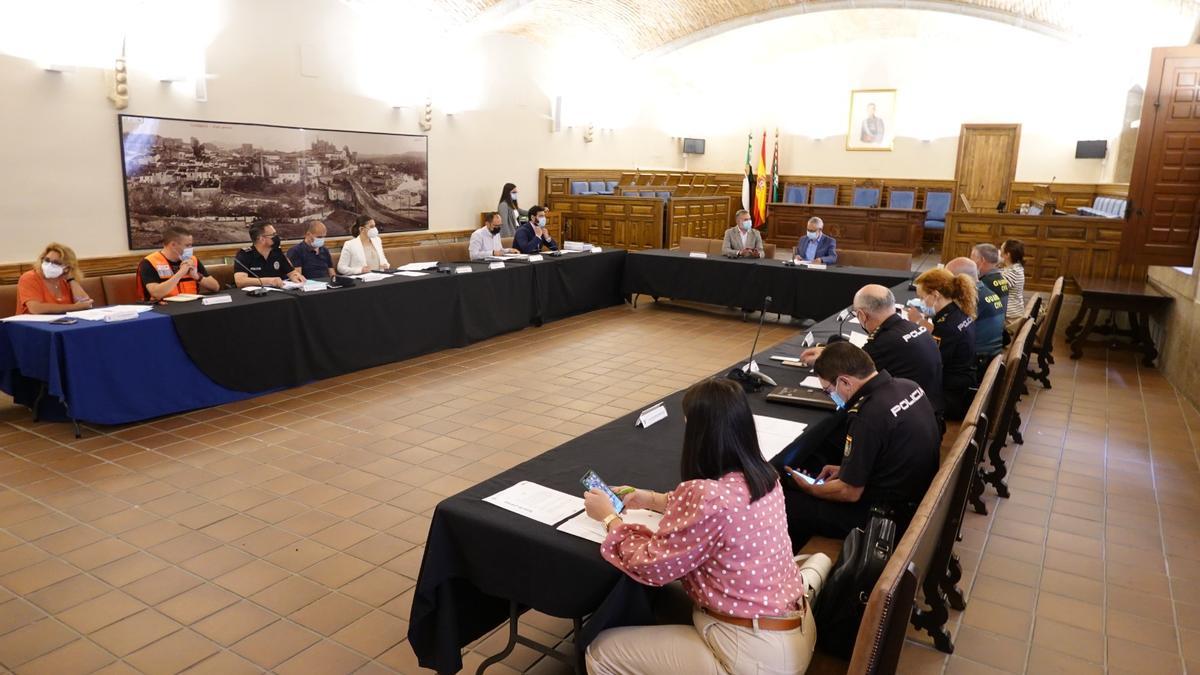 Imagen de la junta local de seguridad celebrada este lunes.