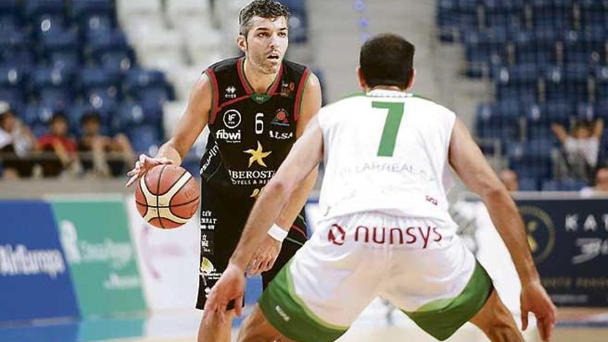 Carles Bivià, del Iberostar Palma, durante un partido disputado en Son Moix.