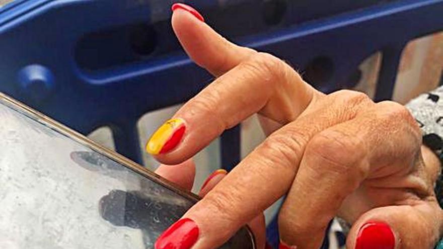 Uñas con manicura de los colores de la bandera de España de Pilar Menéndez