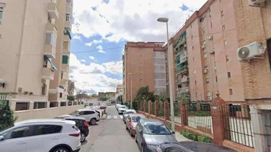Nueve afectados, dos de ellos trasladados al hospital, por un incendio en una vivienda de la calle Ceuta en La Fuensanta