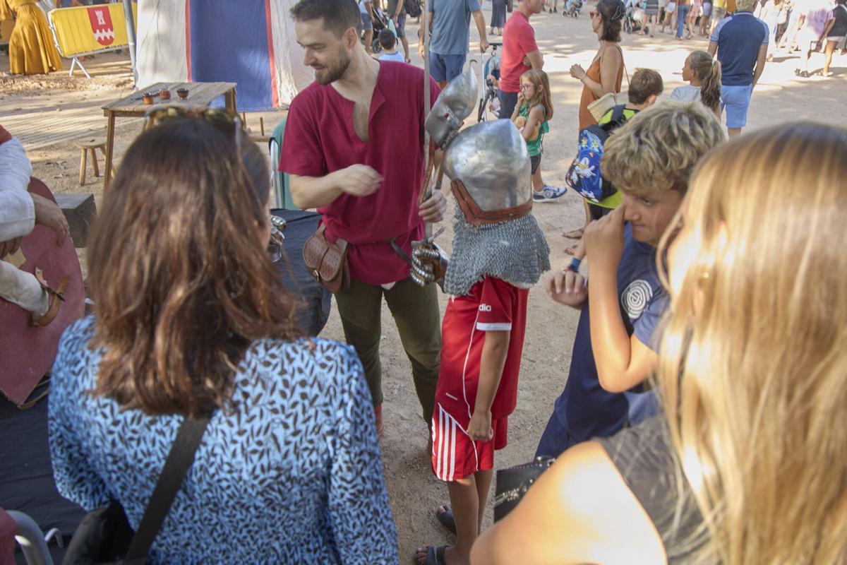 Músics i artesans fan reviure l’edat mitjana a Castell d’Aro en la 25a edició del Mercat Medieval Músics i artesans fan reviure l’edat mitjana a Castell d’Aro en la 25a edició del Mercat Medieval