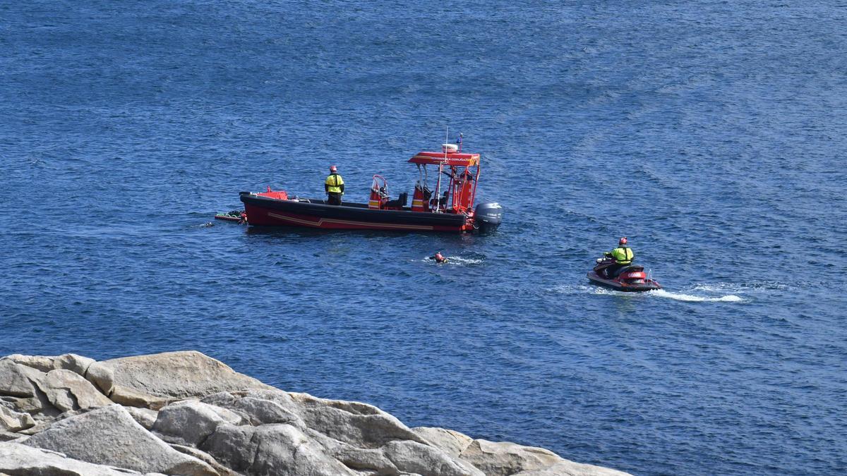 Los bomberos de A Coruña, en un rescate marítimo.