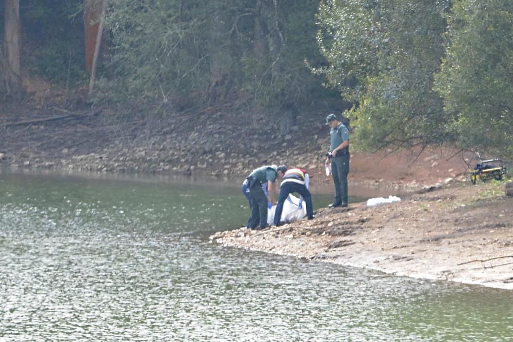 Unas personas que acudían al entorno del embalse para avistar aves vieron el cuerpo sin vida en el agua y alertaron a los servicios de emergencia.