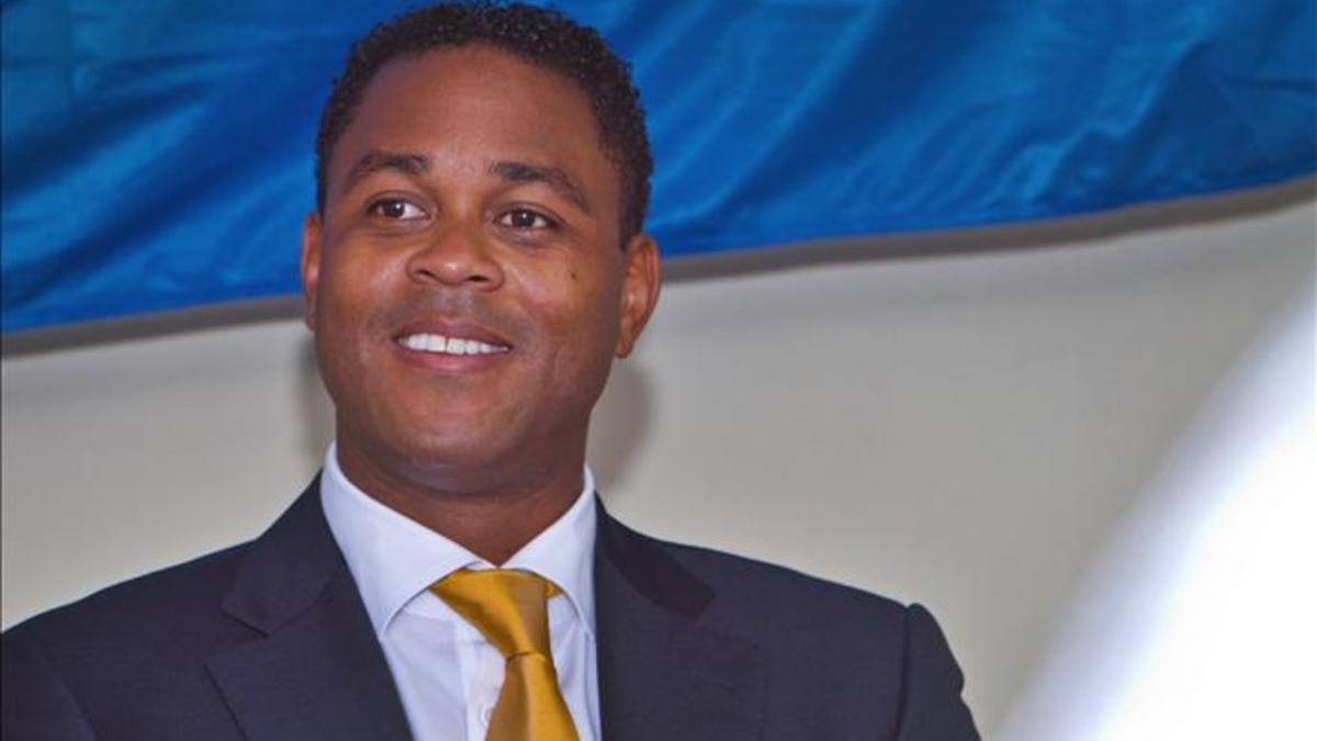 Kluivert será el nuevo jefe de fútbol del PSG